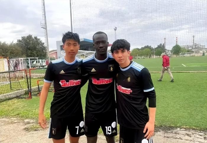 开云体育app安全下载-拒绝国足归化！意丁华裔球员拒绝中超合同，只想入选意大利队