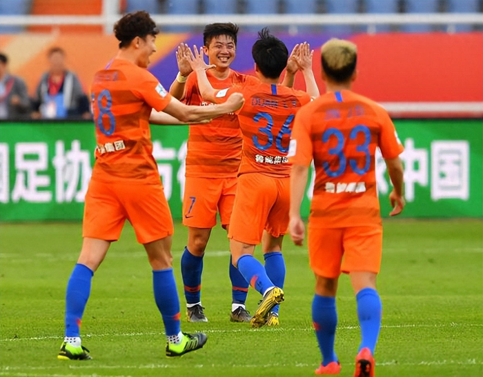 他是鲁能本赛季主力阵容的唯一01后！曾在巴西留洋，值得期待|韩鹏|谢文能|泰山队|山东泰山|北京国安_新浪体育_新浪新闻